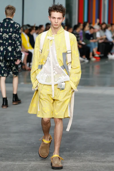 Look 32